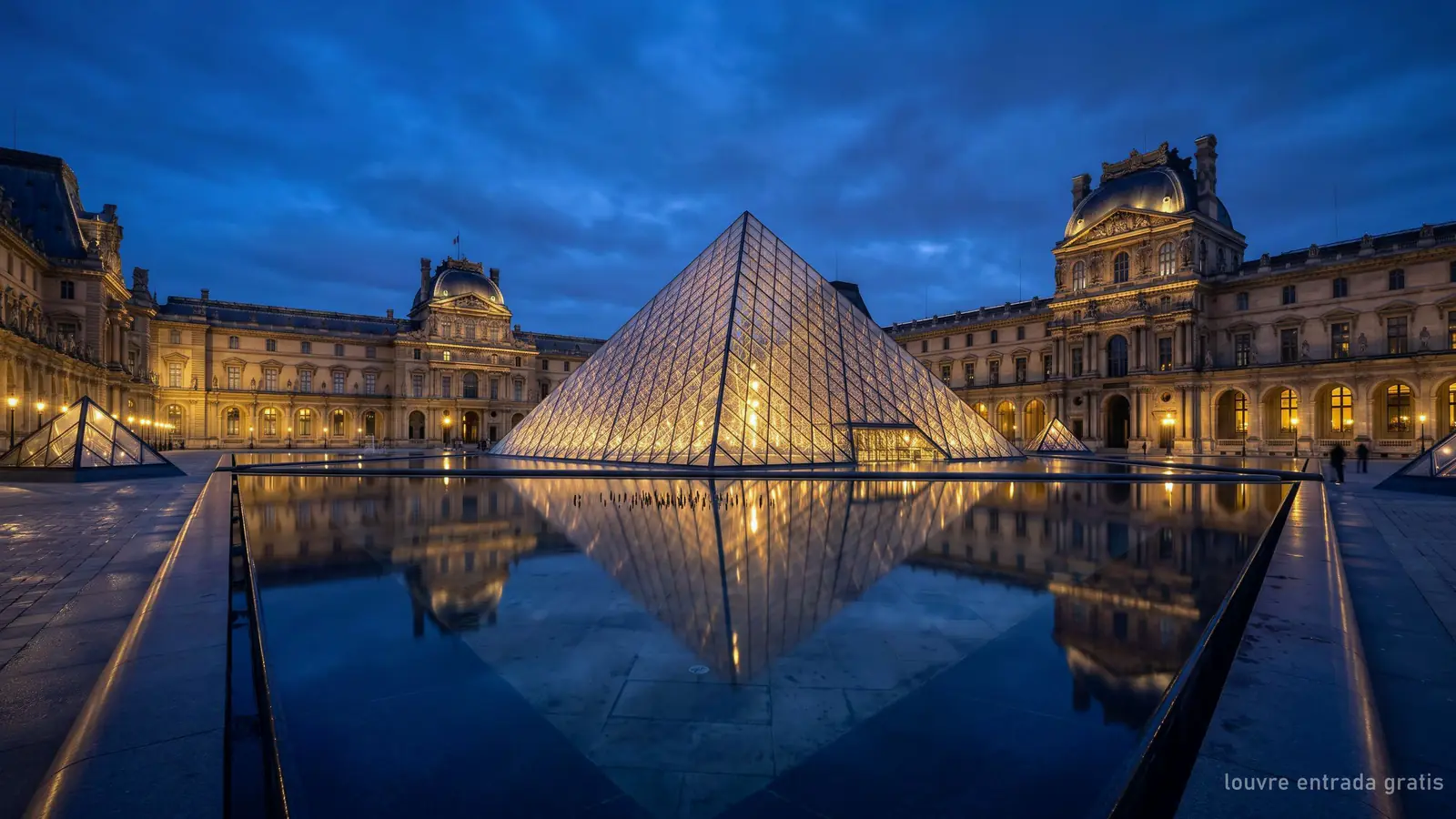 Imagen generada: la pirámide del Louvre iluminada al anochecer junto a los estanques